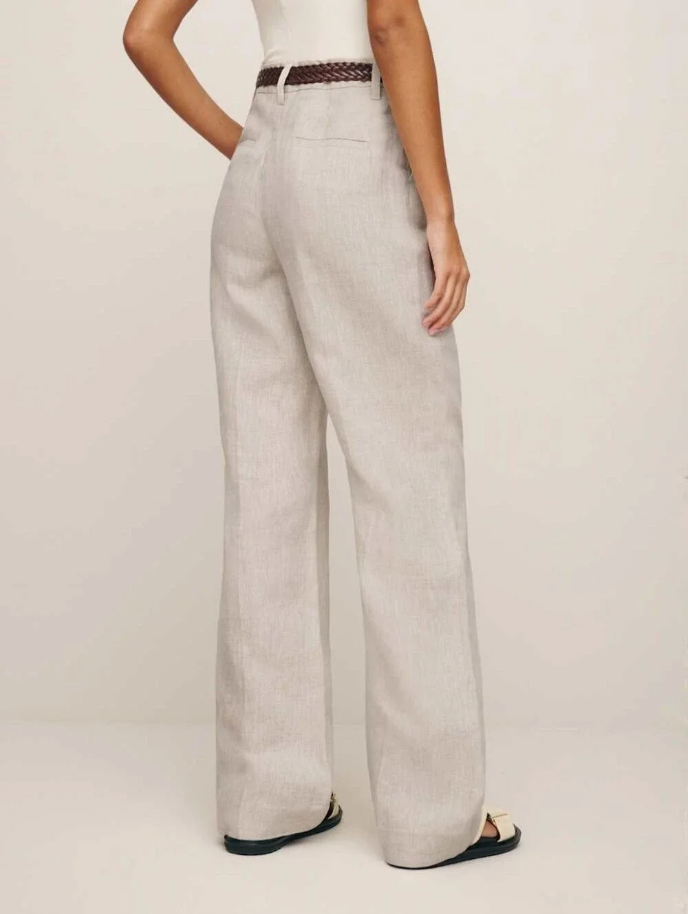 LIKE NEW Reformation Alex Linen Mid Rise Short Pant in Oatmeal Size 4